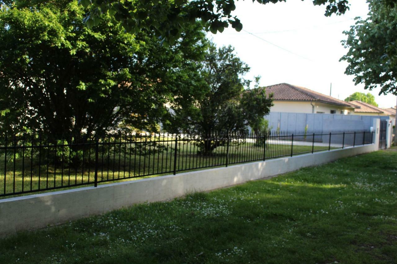 Hotel Les Tresors De Lizzie Coutras Exterior foto
