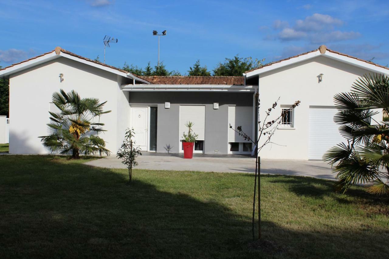 Hotel Les Tresors De Lizzie Coutras Exterior foto